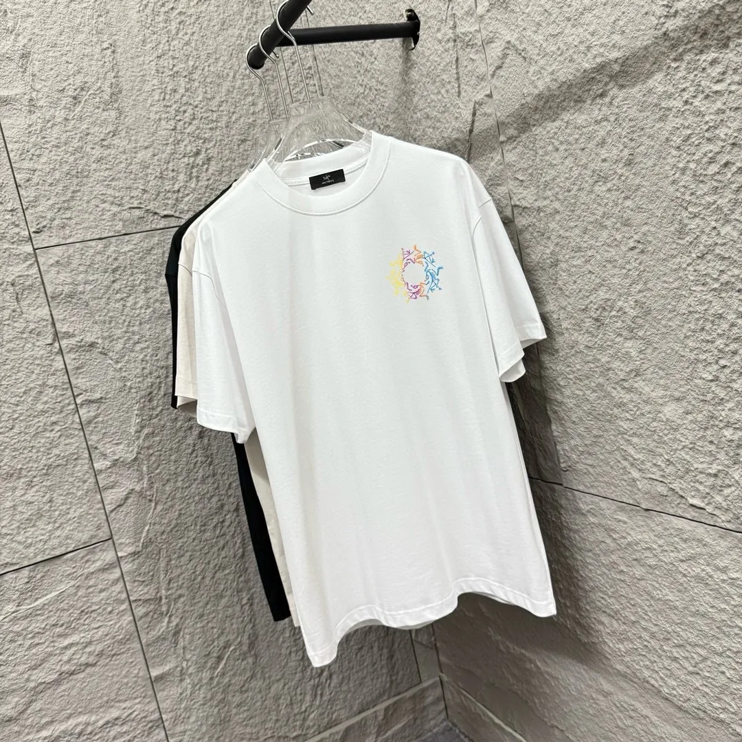 ARC'TERYX* *2025 New Arrival Classic logo T Same Style ：Black White Size： S （90-130 ） M （120-150 ） L （140-165 ） XL （160-180 ） XXL （180 ）